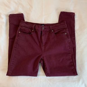 🍁3/$25🍂 GAP true skinny jeans in vamp red Size 29R